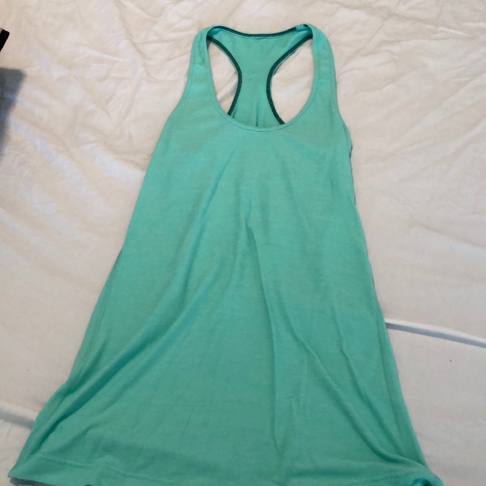 LIKE NEW LULULEMON SIZE 4